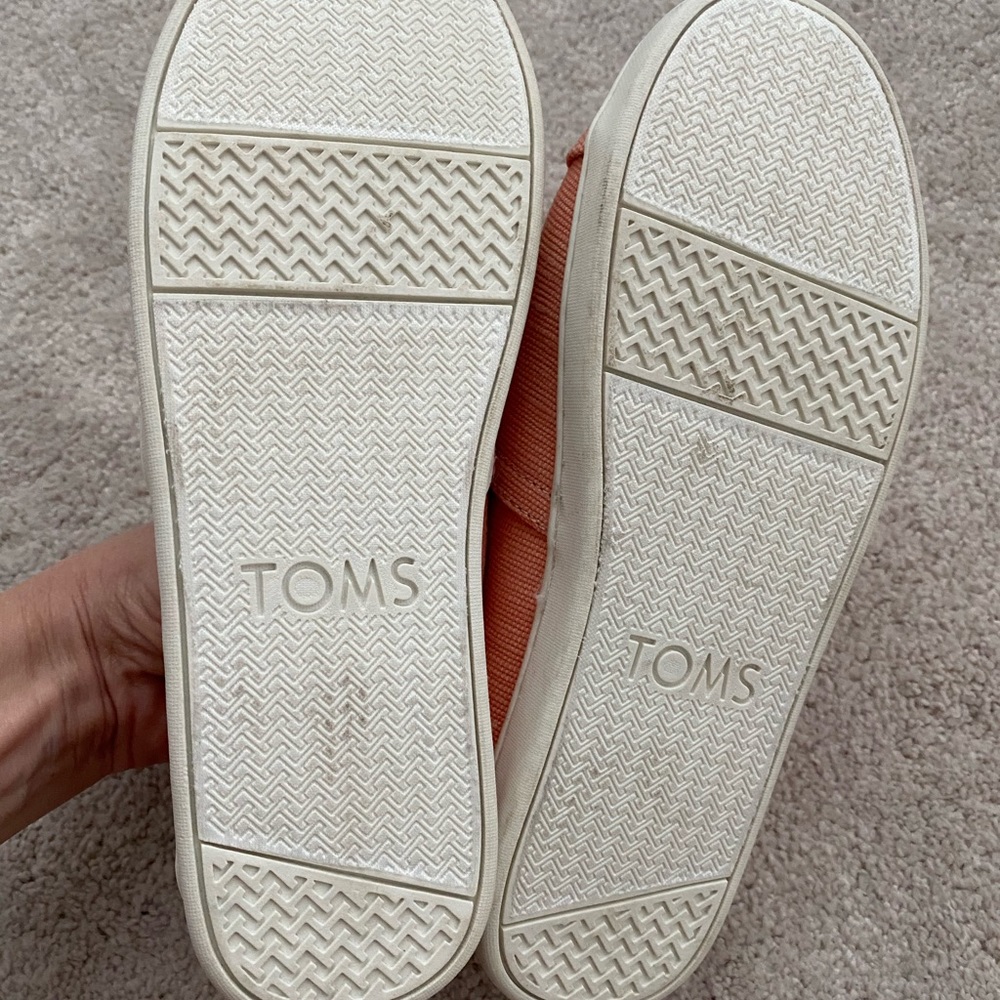 NEW (without tags/box) Tom’s - Picture 4 of 4
